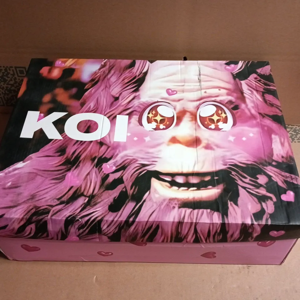 BOXED KOI TWISTED TEDDY TETHERS LONG BOOTS – WHITE, UK SIZE 6