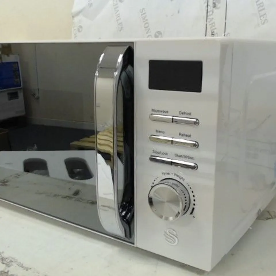 SWAN 700W WHITE SYMPHONY DIGITAL MICROWAVE 
