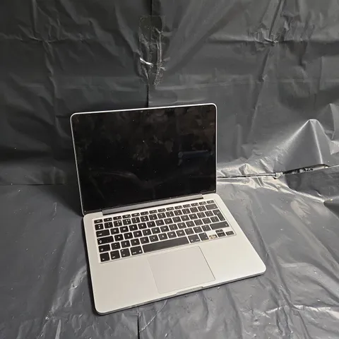 APPLE MACBOOK PRO (A1502)