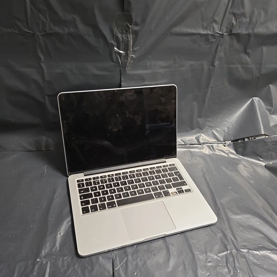 APPLE MACBOOK PRO (A1502)