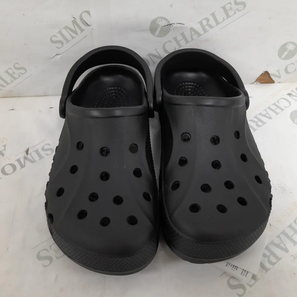 PAIR OF BAYA CROCS IN BLACK - MENS 5