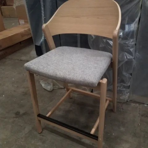 UPHOLSTERED COUNTER STOOL WITH SOLID WOOD FRAME - LIGHT GREY FABRIC/BEIGE
