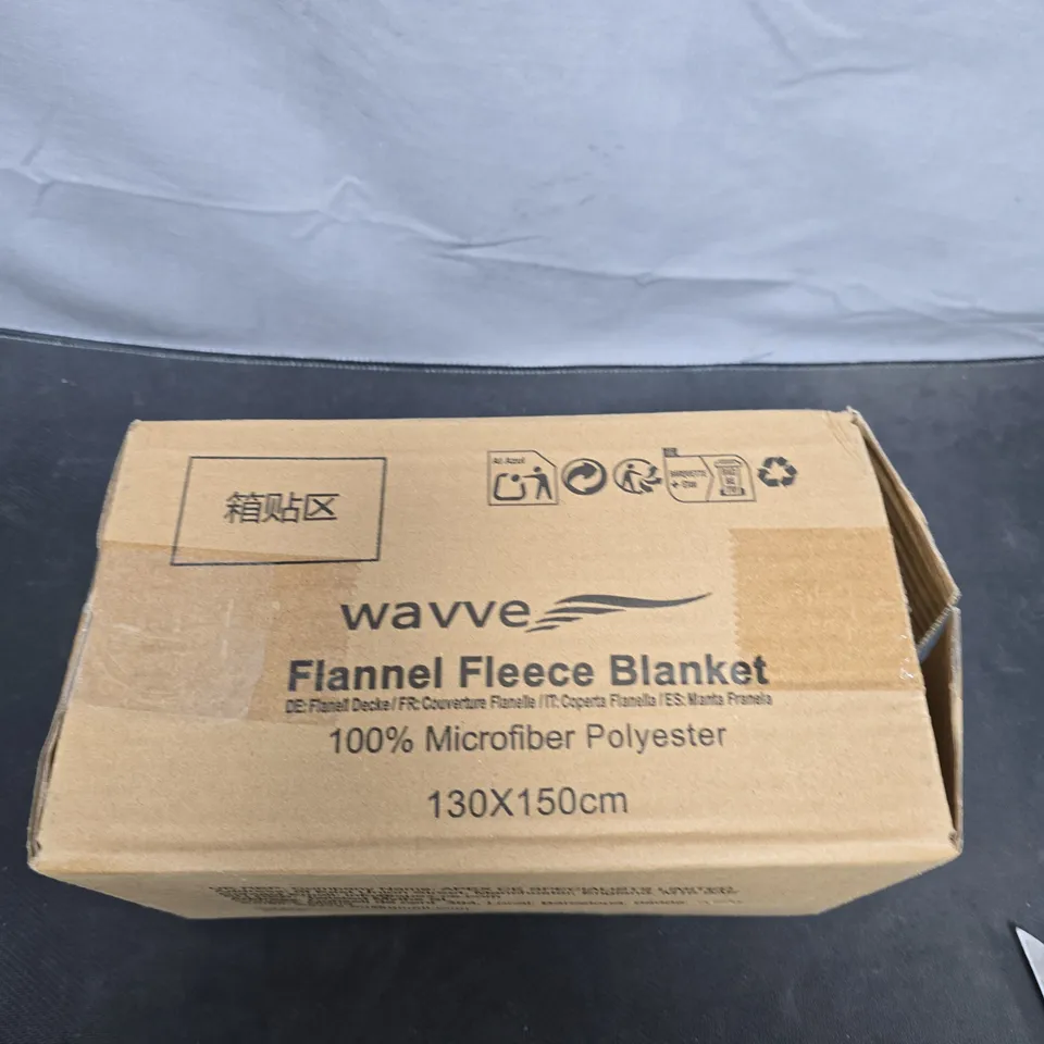 WAVVE FLANNEL FLEECE BLANKET – 130 X 150 CM – 100% MICROFIBER POLYESTER