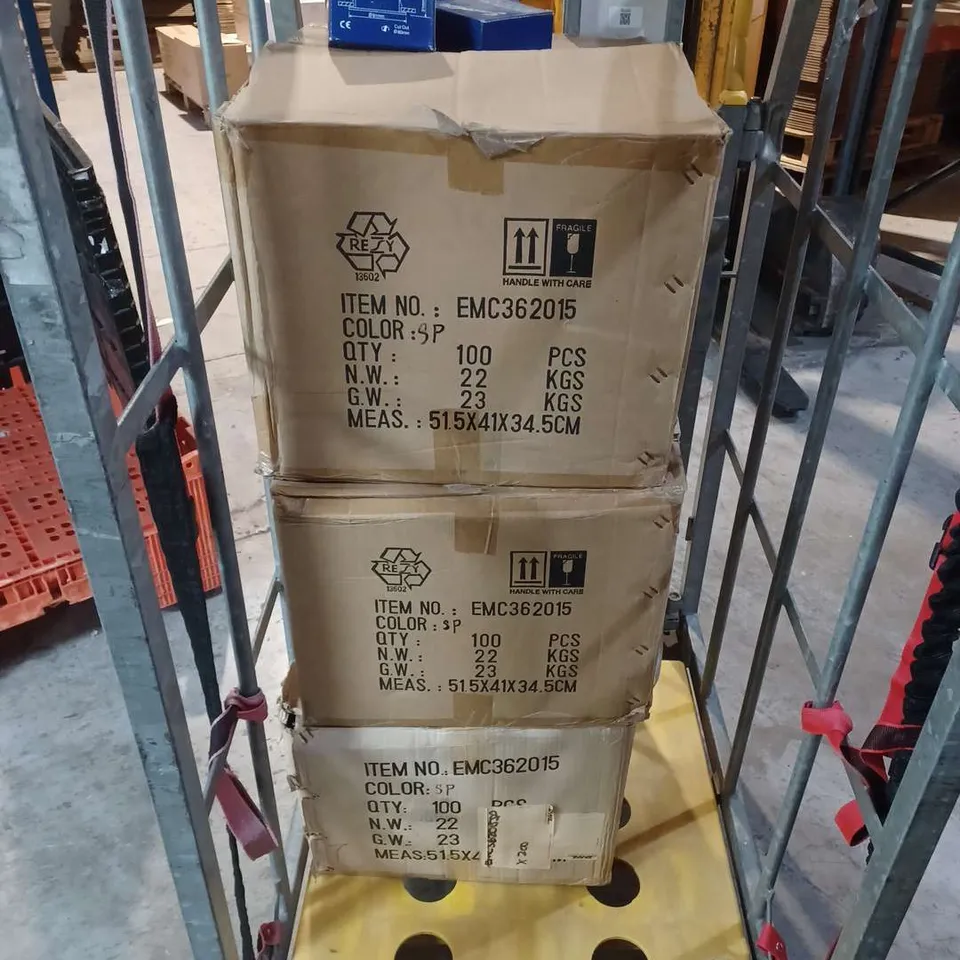 LOT CONTAINING APPROXIMATELY 300 EMCOLITE FLUSH MOUNT SOCKETS MODEL: 362015