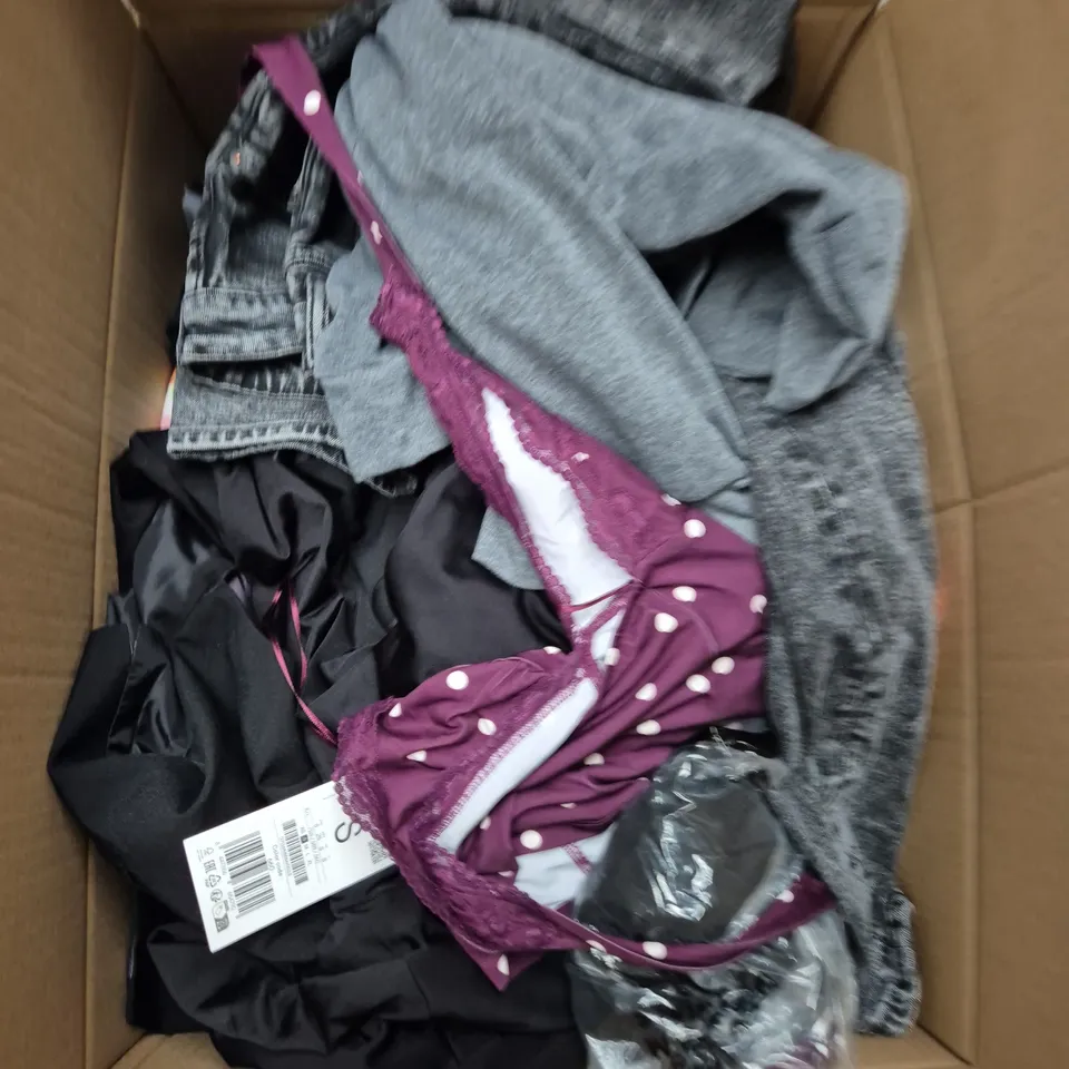 LARGE BOX OF APPROXIMATELY 25 ASSORTED CLOTHING ITEMS IN VARIOUS COLOURS, STYLES AND SIZES - COLLECTION ONLY