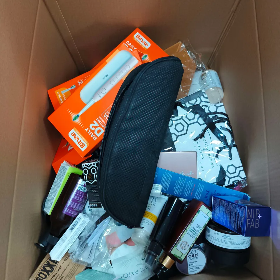 BOX OF APPROXIMATELY 20 ASSORTED ITEMS INCLUDING CBD SKIN THERAPY VIVE CONCENTRATED RECOVERY SERUM, AYURVEDIC SHAMPOO AND NUTRI GLOW ONION HAIR SHAMPOO