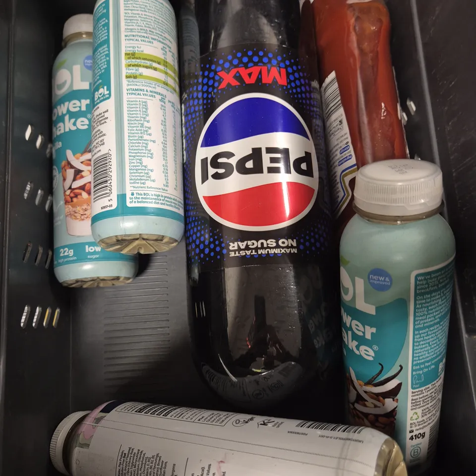 APPROXIMATELY 10 ASSORTED FOOD/DRINK PRODUCTS TO INCLUDE HUEL, CAFEPOD, OLIVE OIL CLUB ETC 
