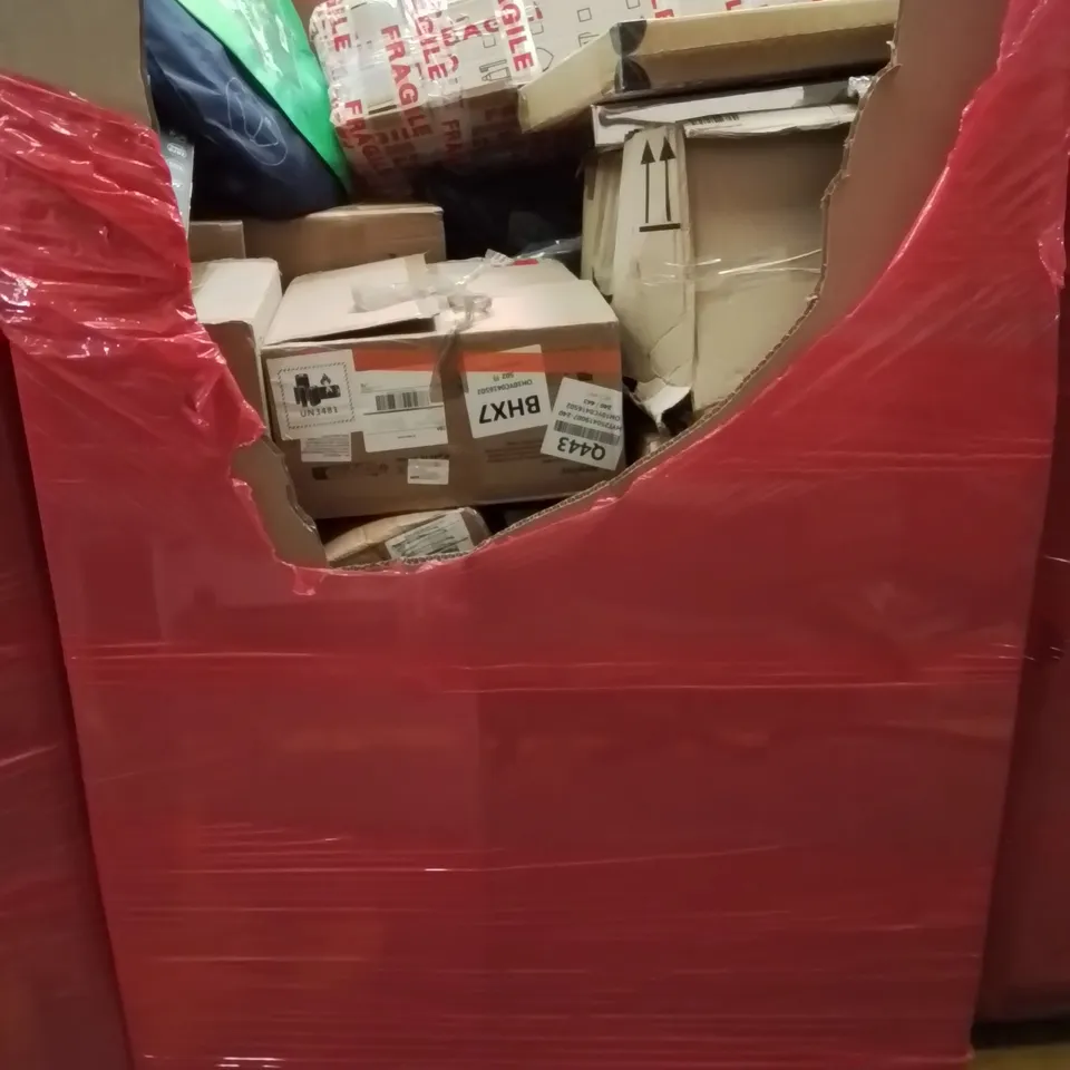 PALLET CONTAINING VARIOUS ASSORTED BOXED HOUSEHOLD ITEMS TO INCLUDE: EXERCISE WORKBENCH,  AQUARIUM LIGHTS, CEILING LAMP AND LOTS MORE UNMARKED BOXED ITEMS 