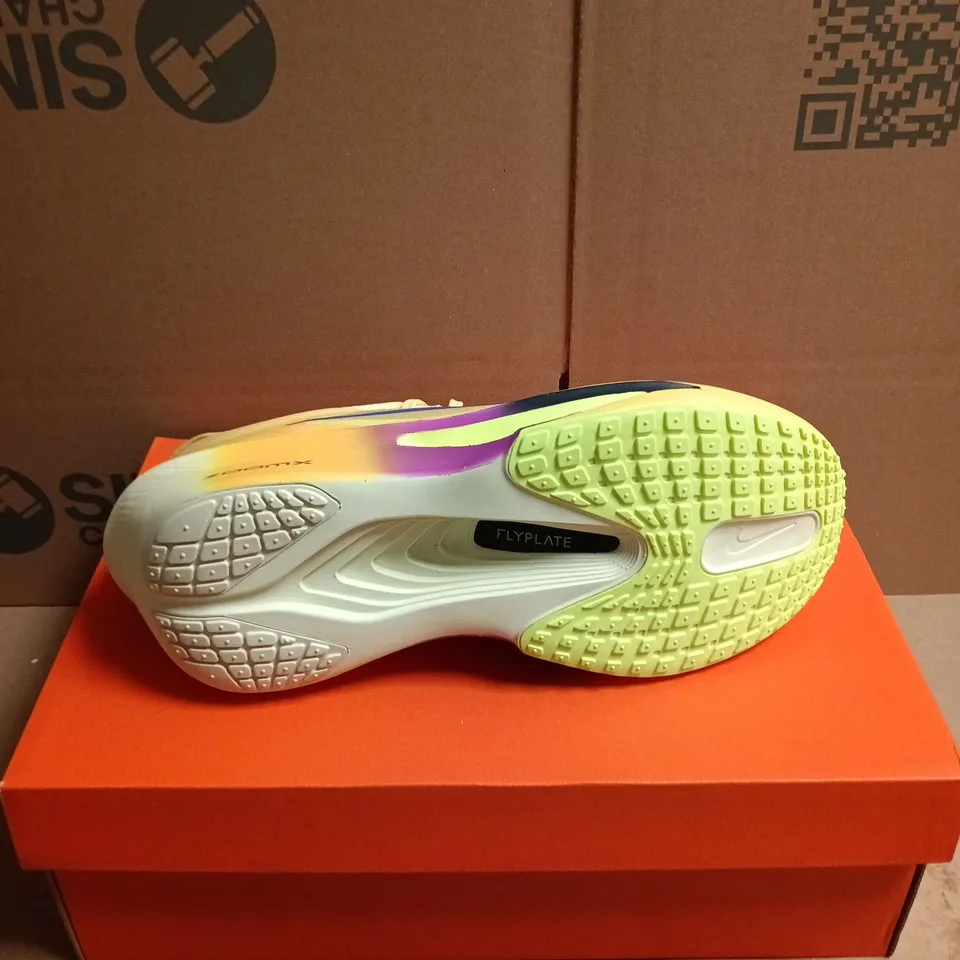 BOXED PAIR OF NIKE ZOOM FLY 6 ROAD RACING TRAINERS - 9