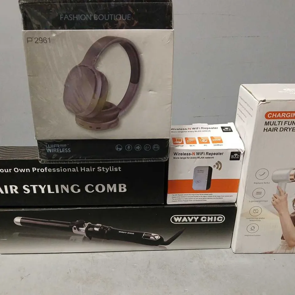 BOX OF APPOXIMATELY 15 ASSORTED ITEMS TO INCLUDE - HAIR DRYER , WIFI REPEATER , HAIR STYLING COMB ETC