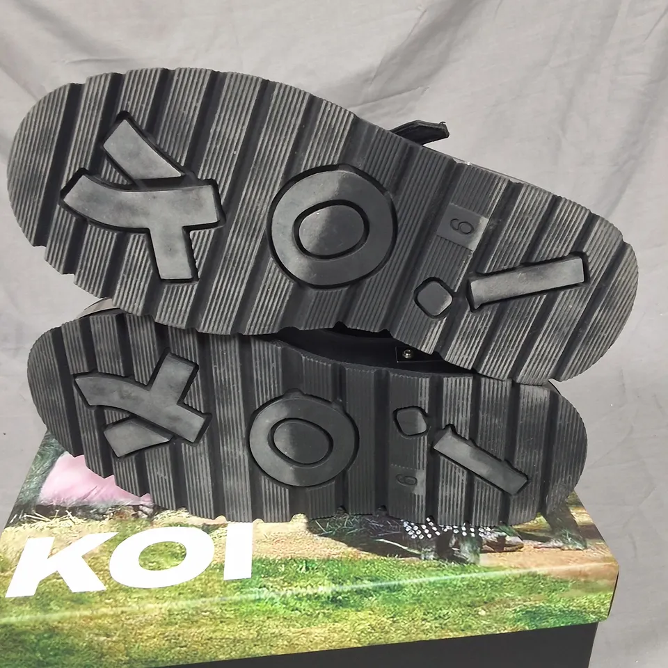 BOXED KOI NIGHTFALL HARDWARE PLATFORM MARY JANE'S IN BLACK - UK 6