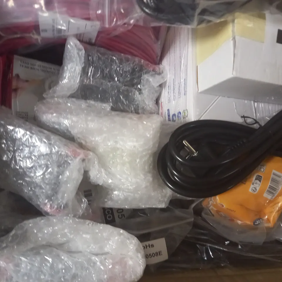 BOX OF APPROXIMATELY 15 ASSORTED ITEMS TO INCLUDE POWER CABLES, FILAMENT REEL, ETC