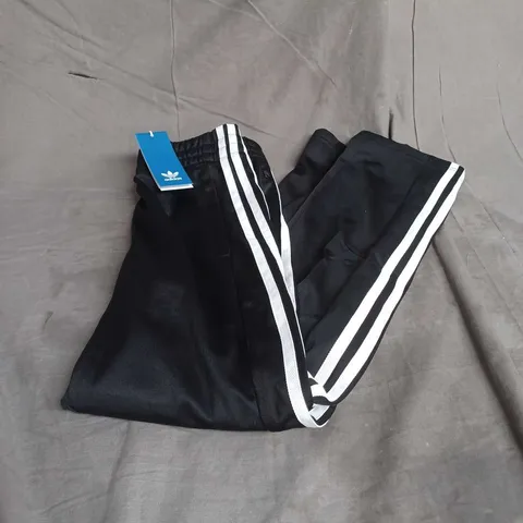 ADIDAS ADI BREAK PANT IN BLACK/WHITE SIZE 11-12YRS