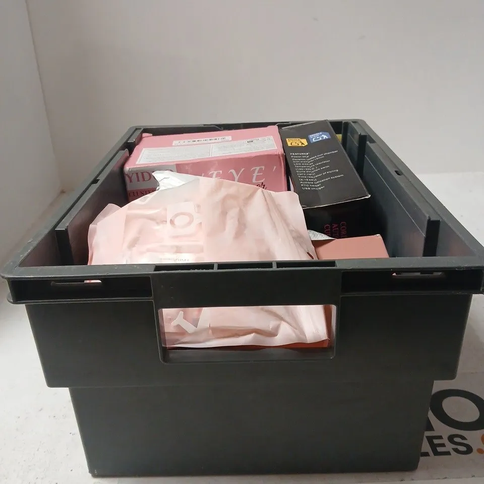 TOTE OF APPROXIMATELY 12 ASSORTED COSMETIC ITEMS TO INCLUDE YIDUO DIY LASH EXTENSION KIT, DROWSY SLEEP MASK, CORDLESS AUTOMATIC HAIR CURLER ETC