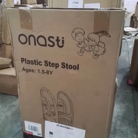 BOXED CHILDREN'S PLASTIC STEP STOOL