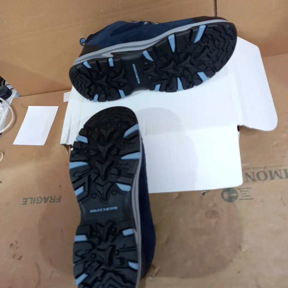 SKETCHERS MEMORY FOAM WATERPROOF BOOT NAVY UK SIZE 8