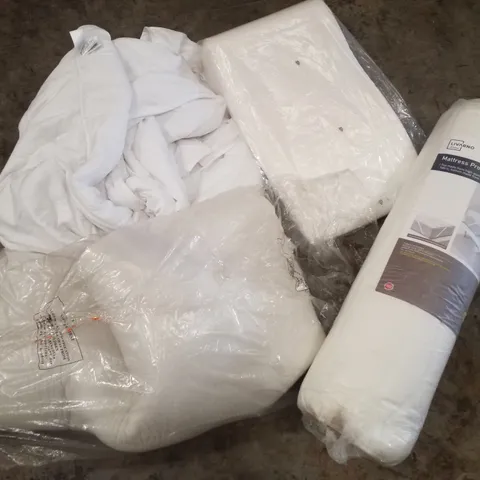 PALLET CONTAINING ASSORTED BEDDING
