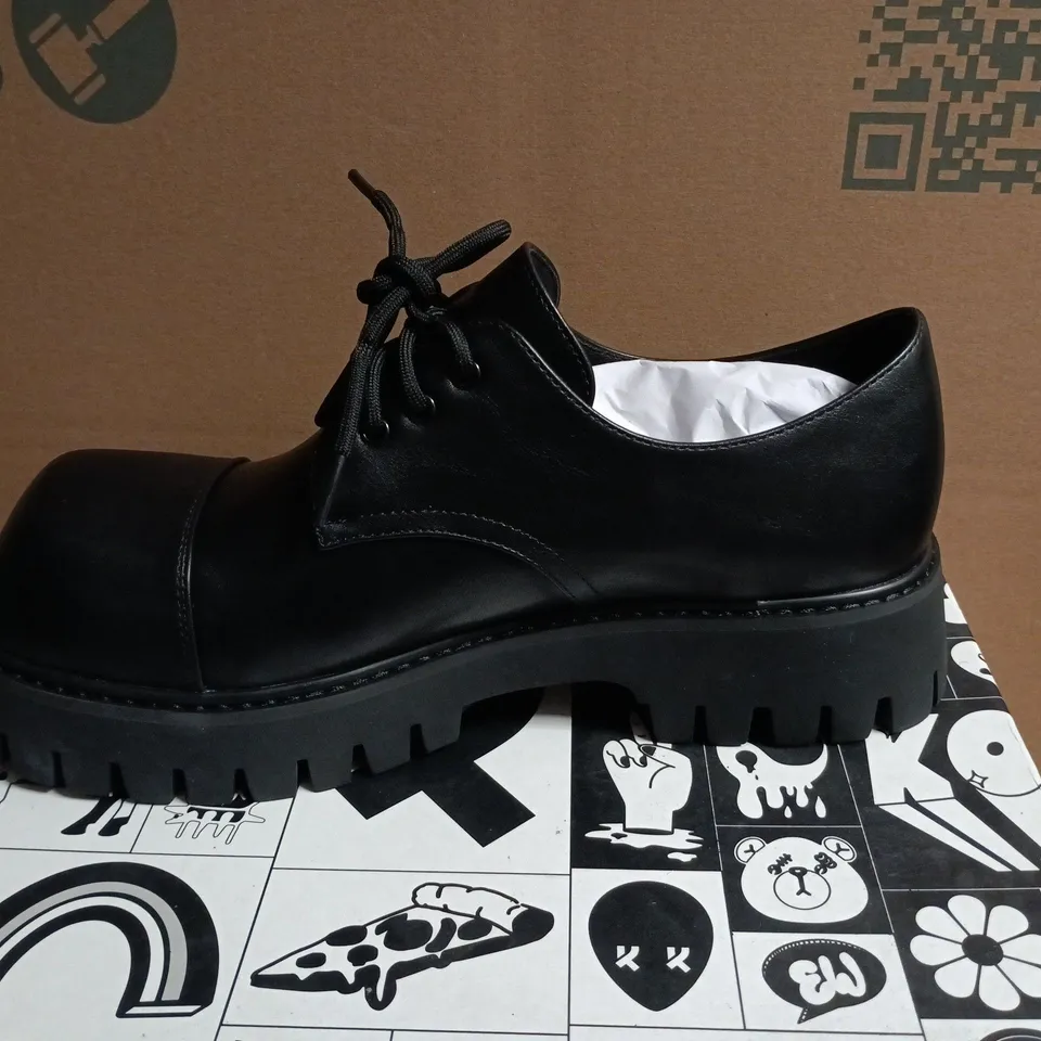 BOXED KOI THE CORRUPTER MEN'S SQUARE TOE SHOES IN BLACK - UK 9