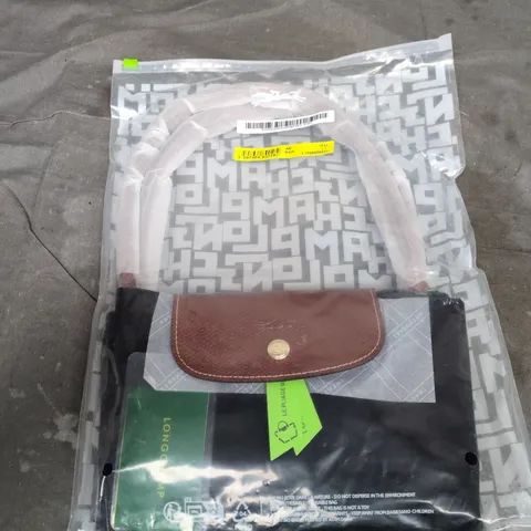 LONGCHAMP LE PLIAGE HANDBAG – NAVY NYLON WITH TAN LEATHER FLAP, GOLD BUTTON CLOSURE