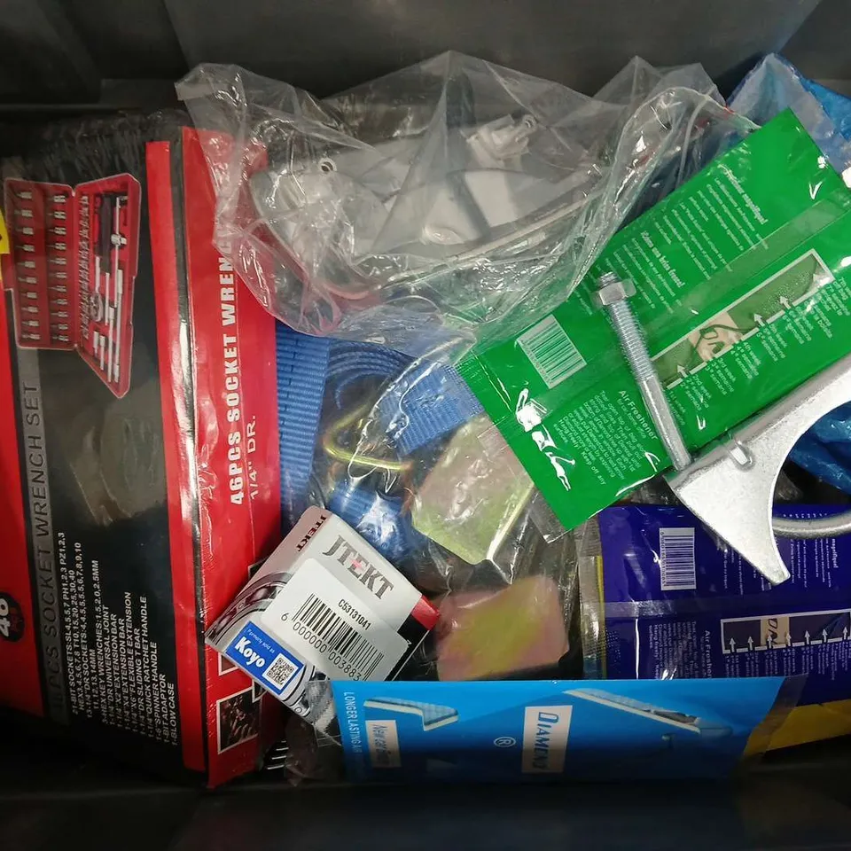 APPROXIMATELY8 ASSORTED VEHICLE PARTS & ACCESORIES TO INCLUDE SOCKET WRENCHH SET, RATCHET STRAPS, JTEKT BEARINGS, ETC