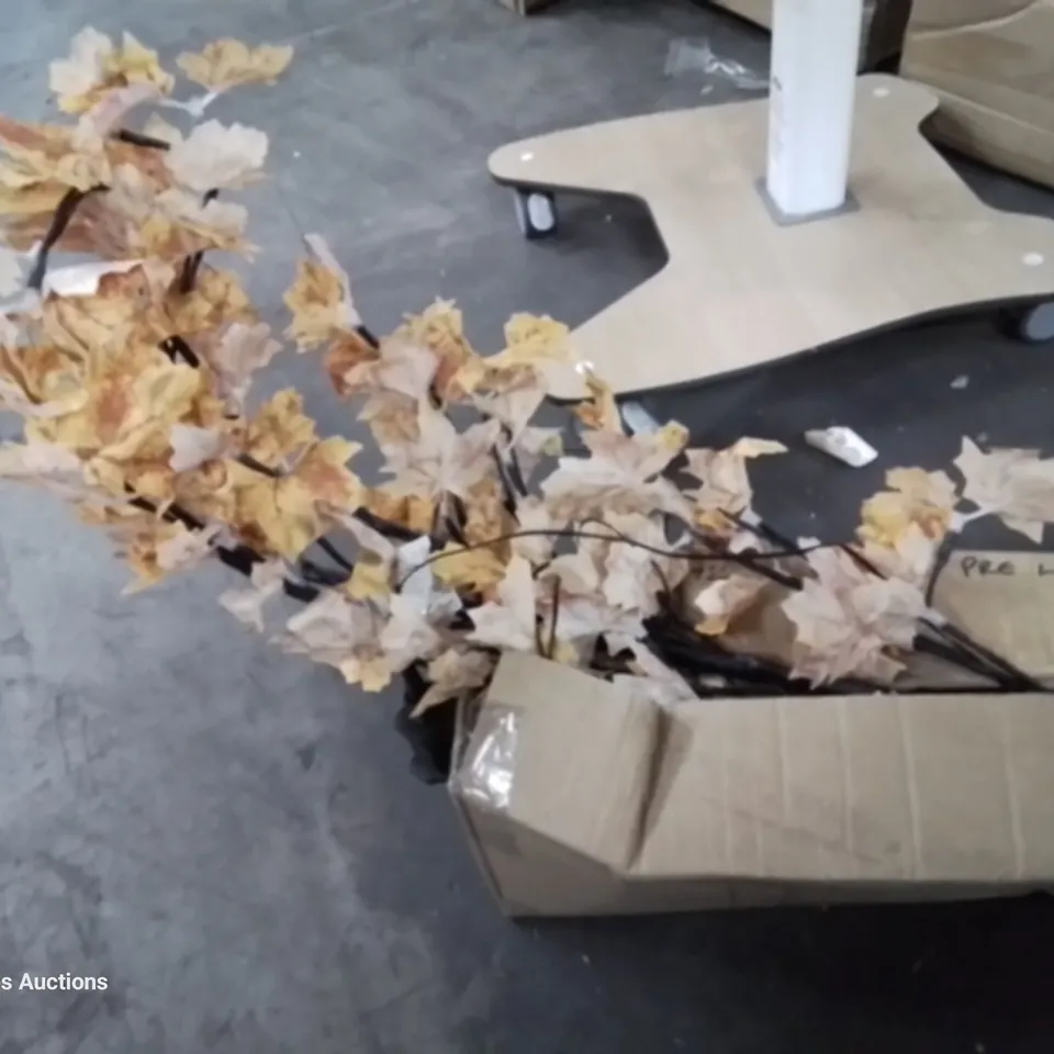 BOXED 150cm PRE LIT AUTUMN LEAF