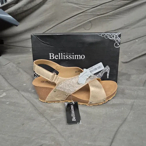BELLISSIMO WOMEN'S WEDGE SANDALS – BEIGE/GOLD, WIDE FIT -SIZE 7 