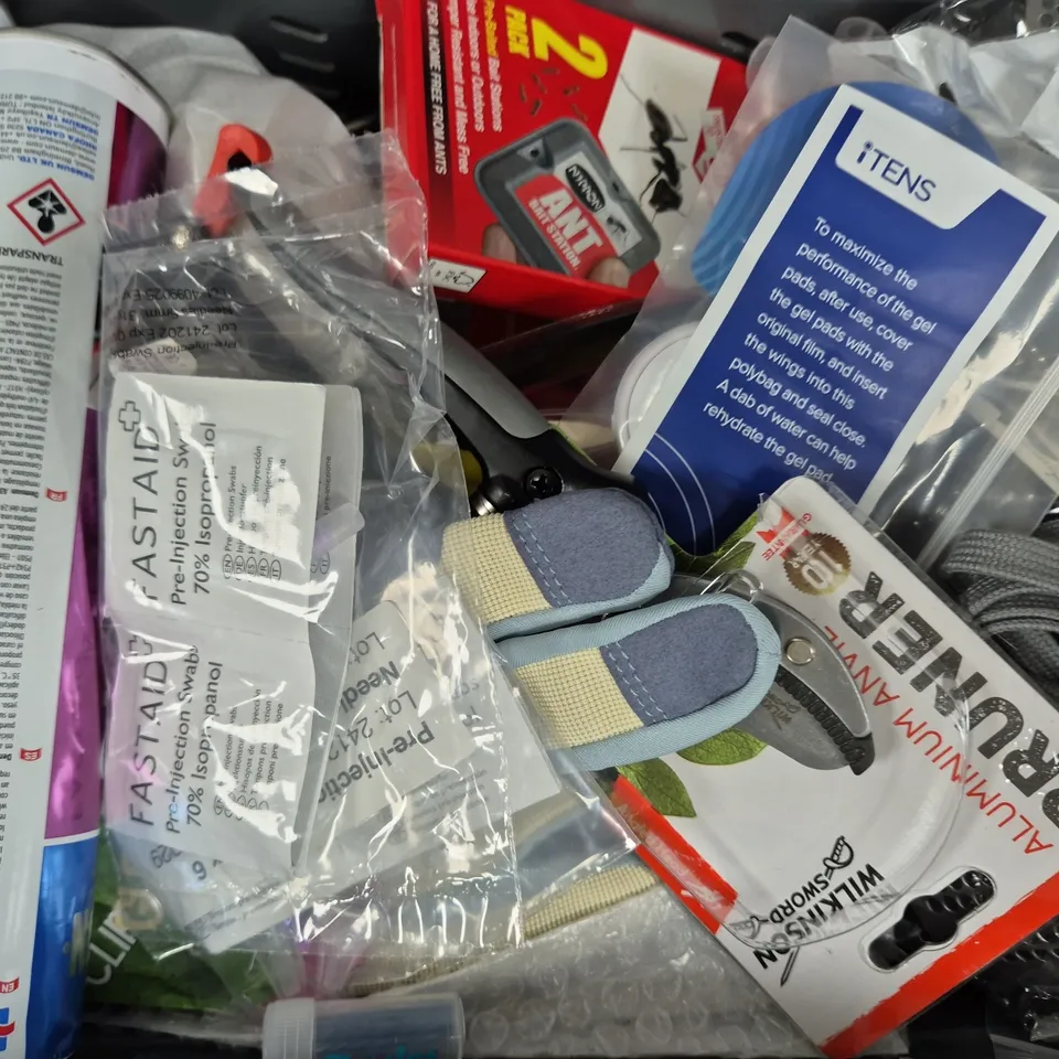 APPROXIMATELY 10 ASSORTED HOUSEHOLD ITEMS TO INCLUDE SCENTED DIFFUSER, ANT BAIT STATION, PINK SPIRIT PAIRING KNIFE, ETC - COLLECTION ONLY