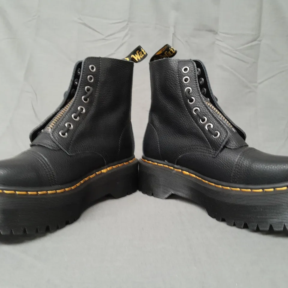 BOXED PAIR OF DR MARTENS SINCLAIR BOOTS IN BLACK UK SIZE 7
