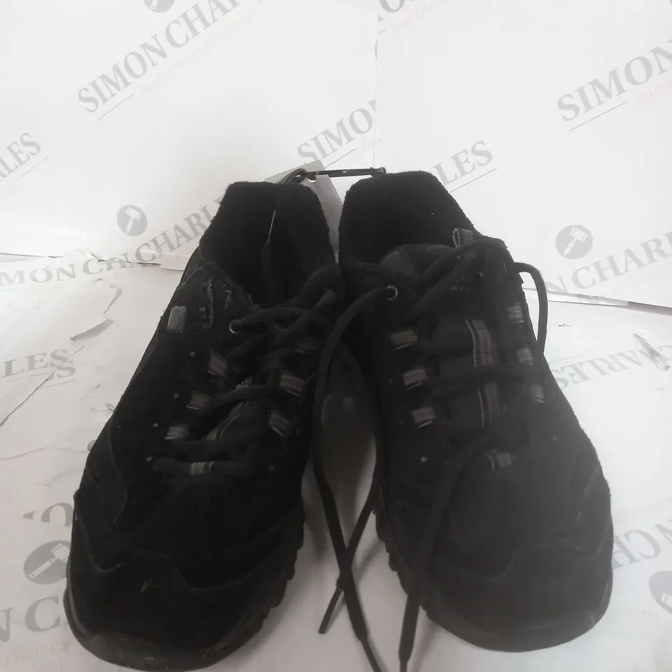 BOXED SKETCHERS D LITES LACE TRAINER IN BLACK SIZE 7