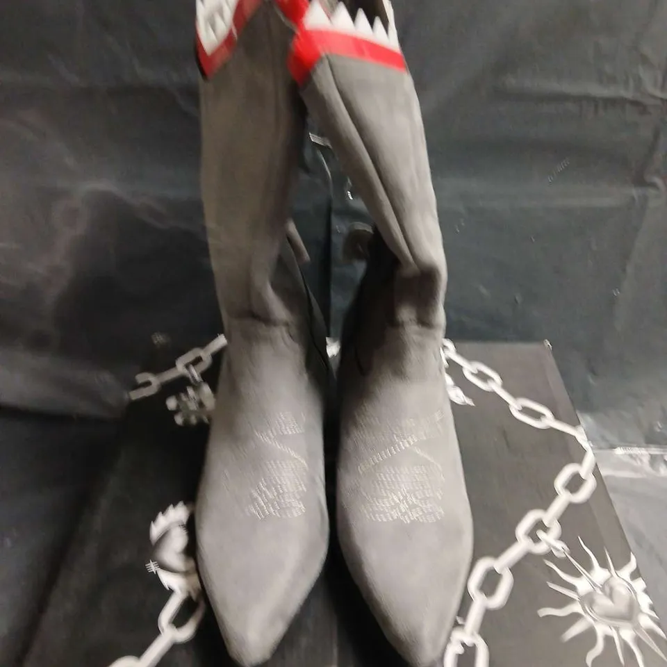 BOXED PAIR OF KOI GREY SUEDE MID-CALF BOOTS WITH JAGGED WHITE TRIM AND RED TOP – UK 3 