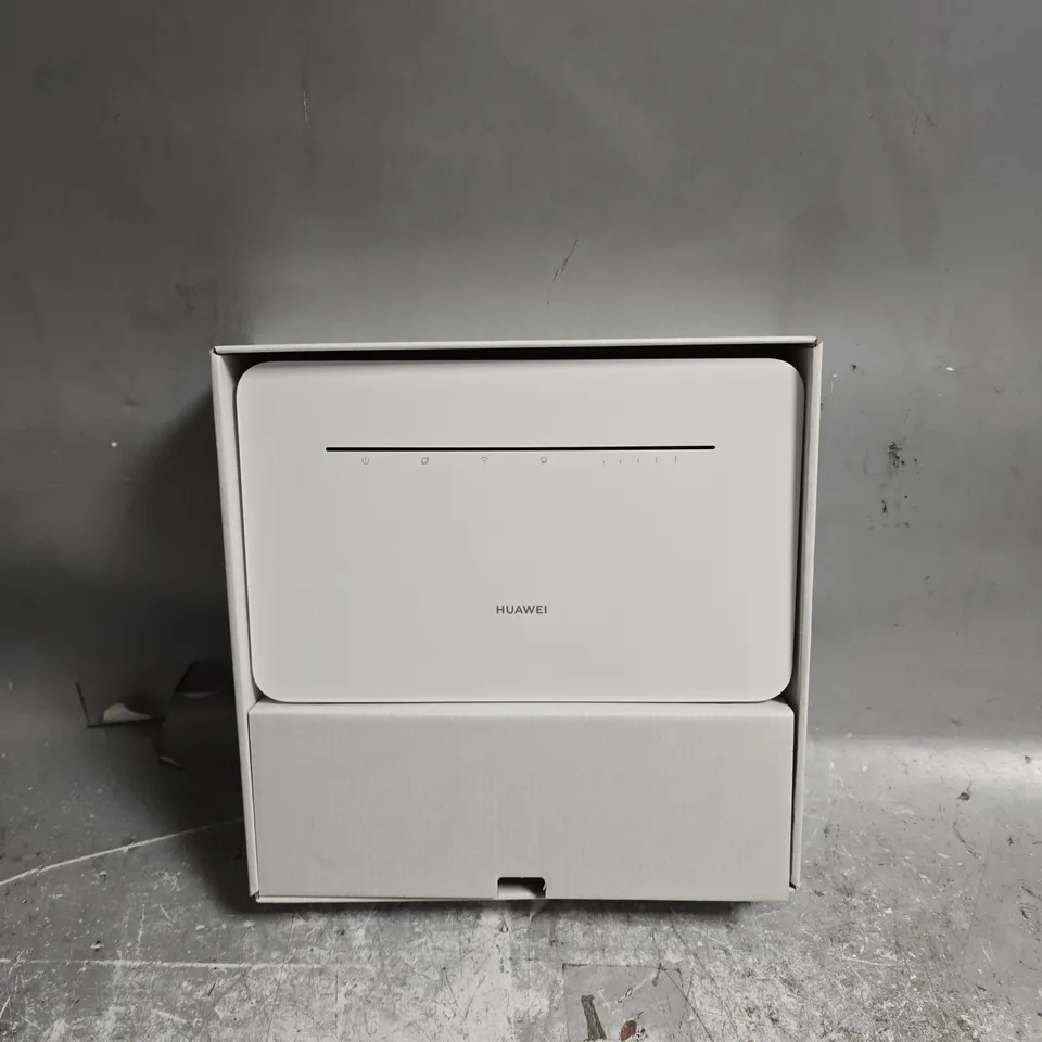 BOXED HUAWEI 4G ROUTER 3 PRO
