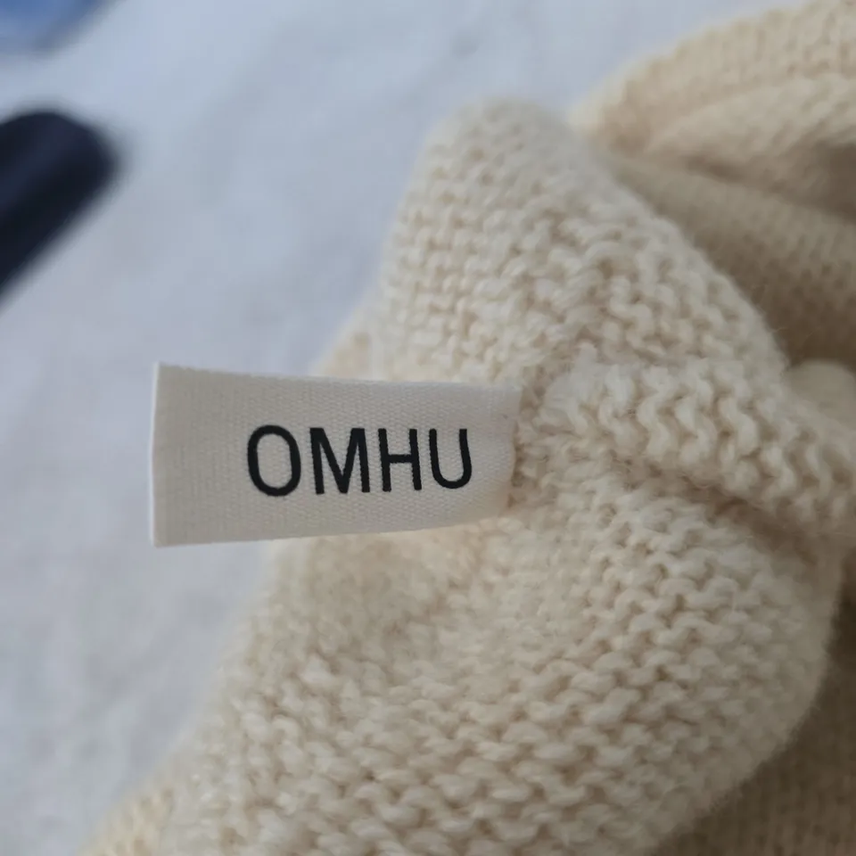 OMHU KNITTED HAT – CREAM BEANIE