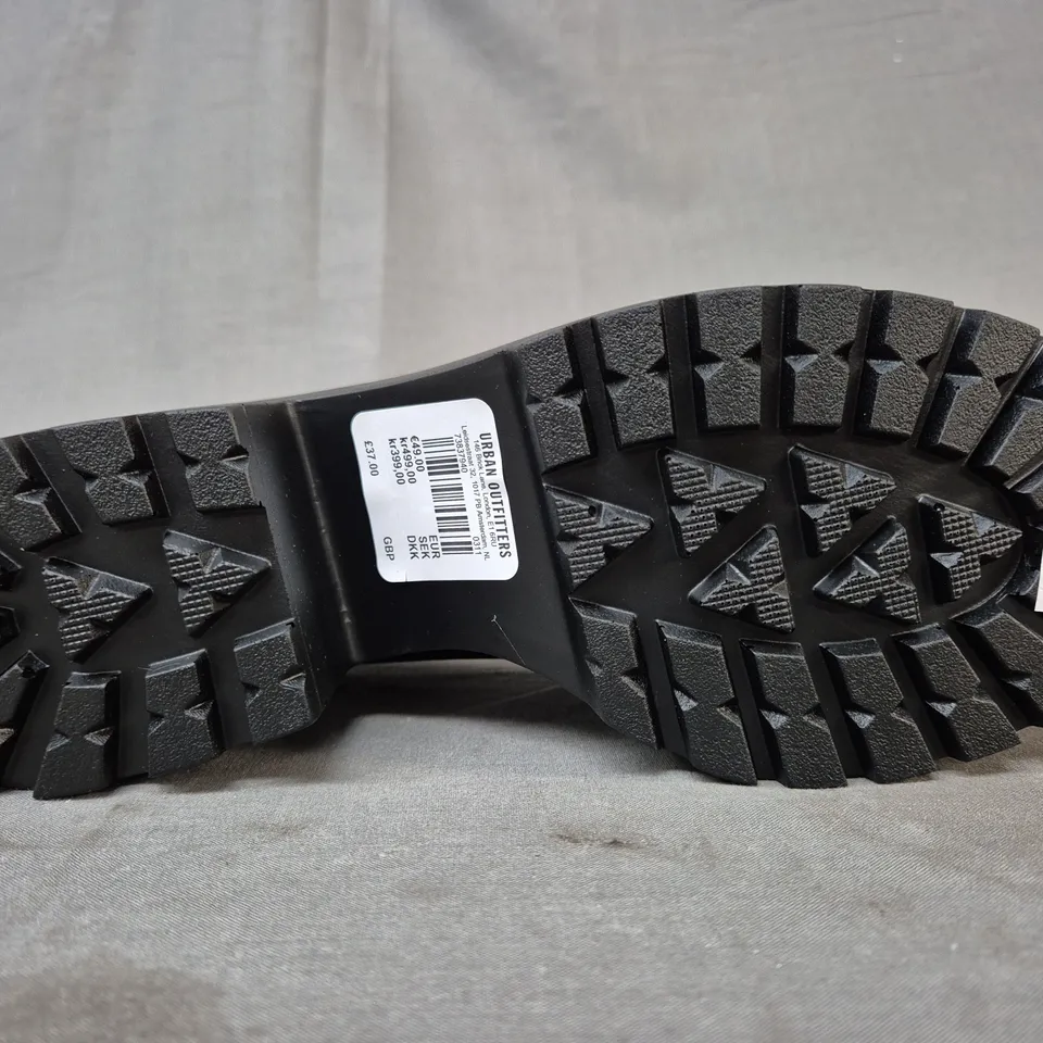 BOXED PAIR OF KOI VIGO CLASSIC CHUNKY SHOES IN BLACK UK SIZE 5