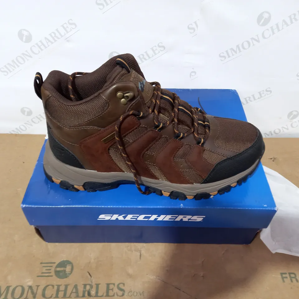 BOXED PAIR OF SKECHERS BROWN BOOTS - SIZE 10