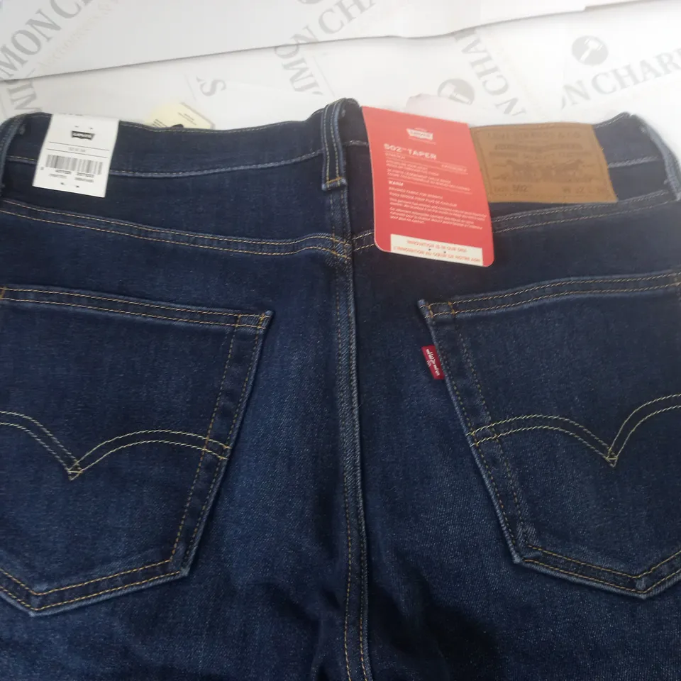 LEVIS 502 TAPER STRETCH JEANS IN BLUE - W32 L34