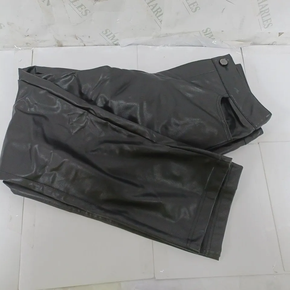 DANNII MINOGUE PETITE FAUX LEATHER TROUSERS IN BLACK SIZE 6