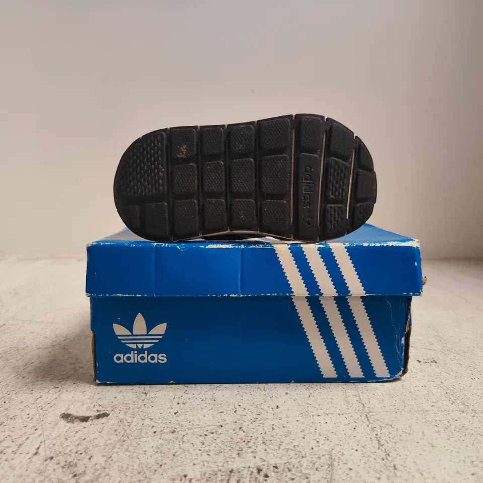 BOXED PAIR OF ADIDAS SWIFT RUN INFANT SHOES IN BLACK/WHITE SIZE 5