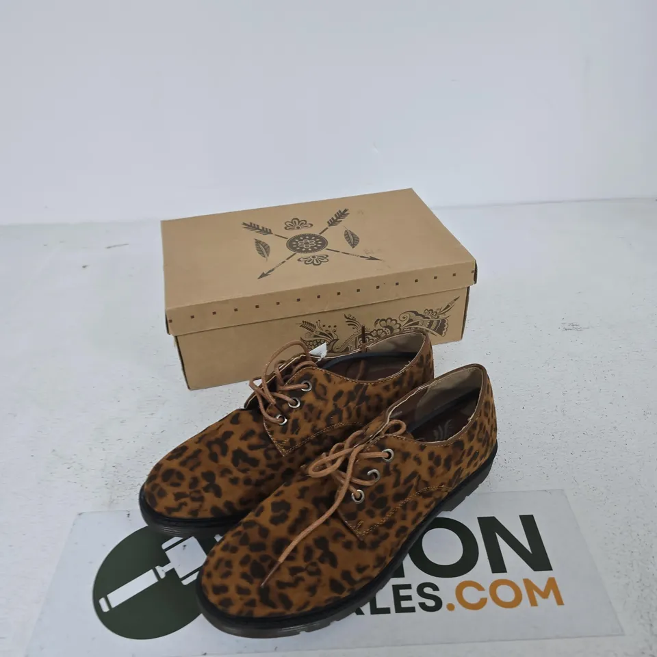UK 7 BROWN LEOPARD PRINT LACE-UP SHOES – EU 41