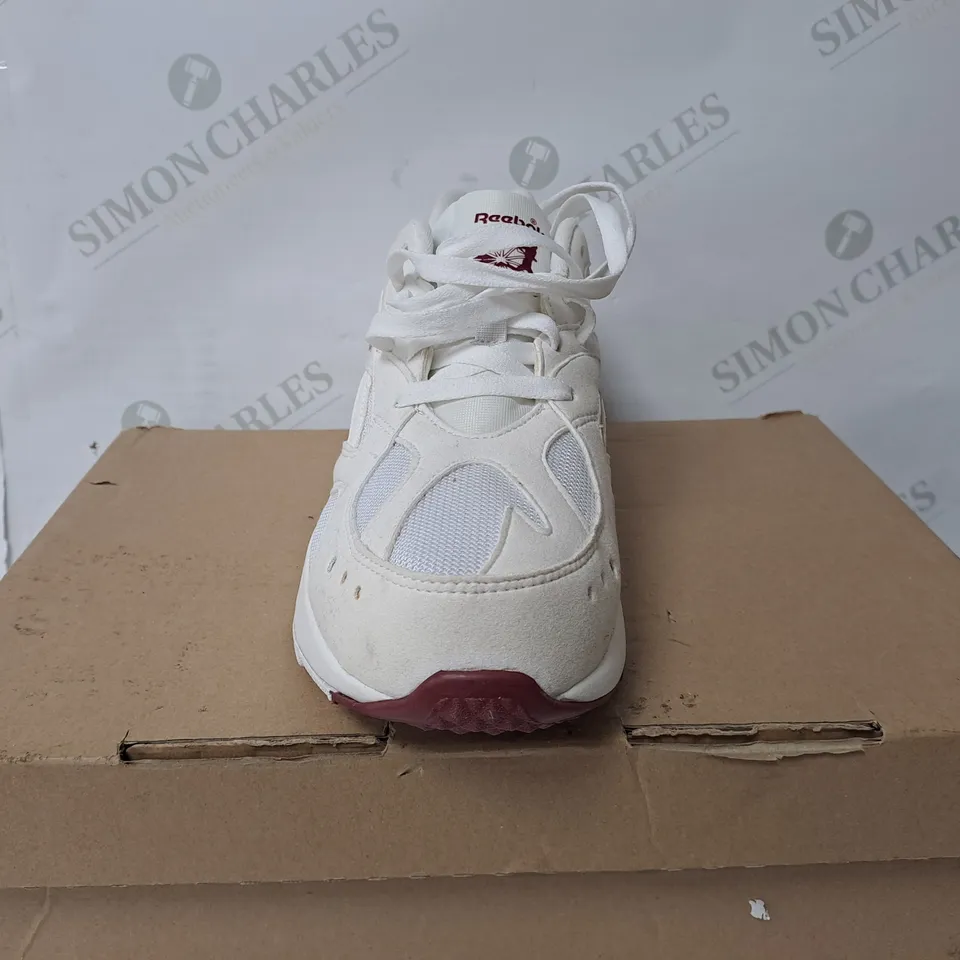 BOXED REEBOK AZTREK 93 TRAINERS IN WHITE & MERLOT - SIZE 7.5 