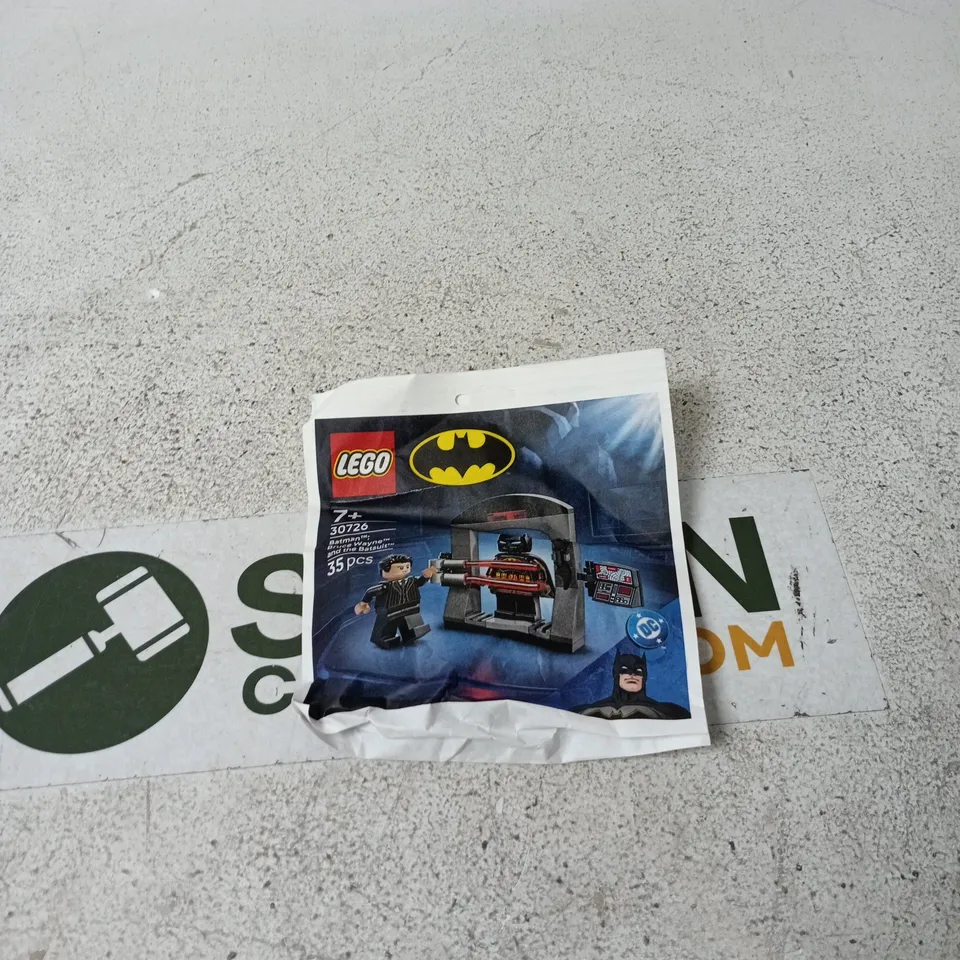 LEGO BATMAN BRUCE WAYNE AND THE BATSUIT