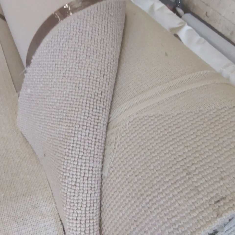 ROLL OF QUALITY LANDMARK CASTLE PEMBROKE CARPET - APPROXIMATELY 4 x 11.1m