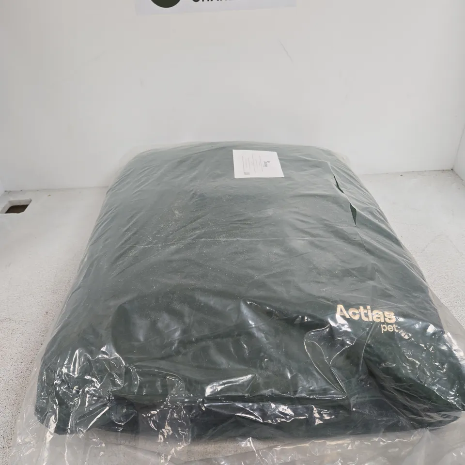 ACTIAS PET LARGE SOFT PET BED – BAGGED