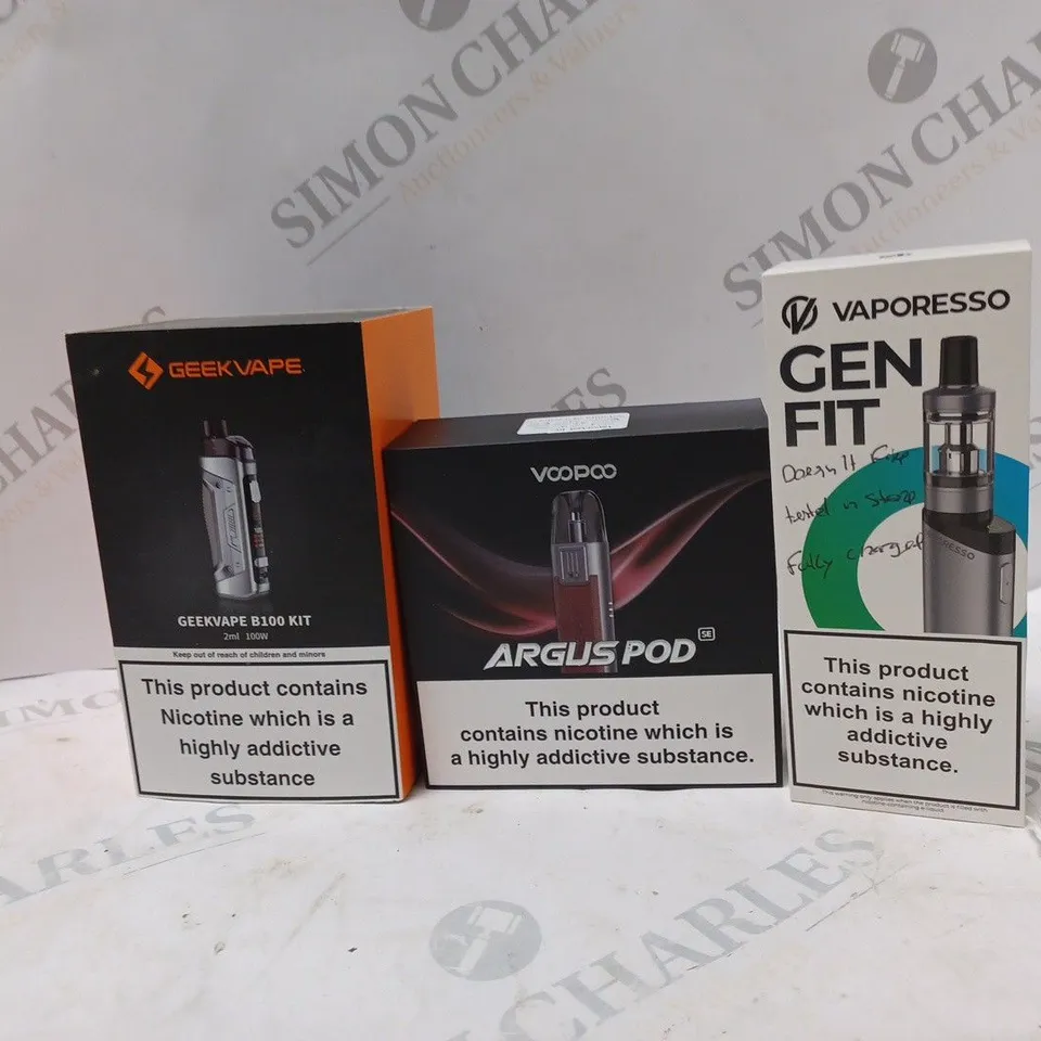 APPROXIMATELY 20 VAPES & E-CIGARETTES TO INCLUDE GEEKVAPE B100 KIT, VOOPOO ARGUS POD, VAPORESSO GEN FIT, ETC