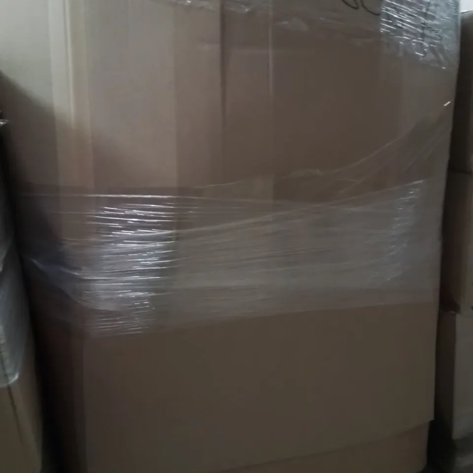 PALLET CONTAINING A LARGE QUANTITY OF HOSES