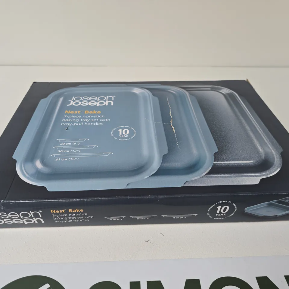 JOSEPH JOSEPH NEST BAKE 3-PIECE NON-STICK BAKING TRAY SET WITH EASY-PULL HANDLES