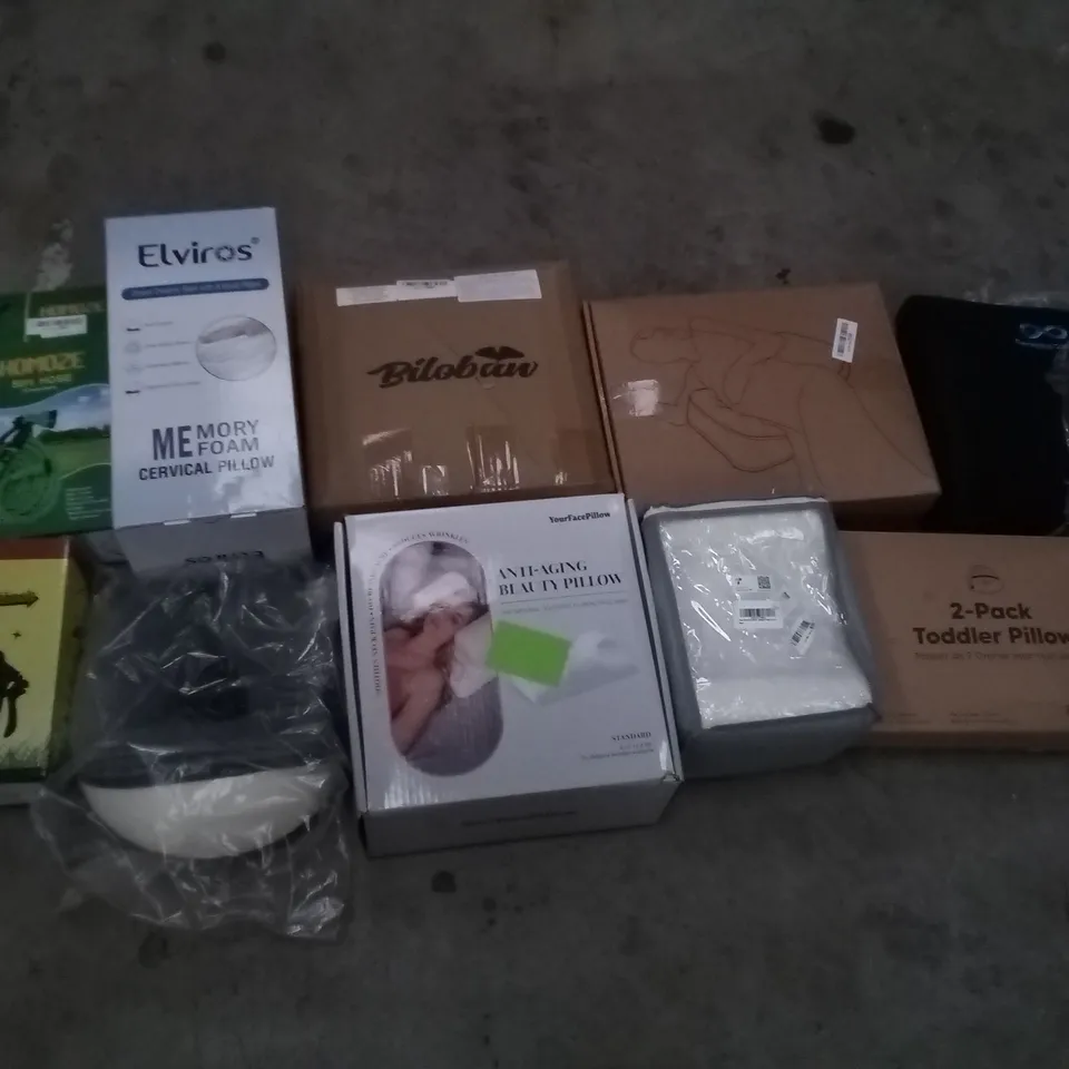 PALLET OF ASSORTED ITEMS INCLUDING HOMOZE 50FT HOSE, ELVIROS MEMORY FOAM CERVICAL PILLOW ,2PG TODDLER PILLOW, ANTI-AGING PILLOW, GARDEN HOSE