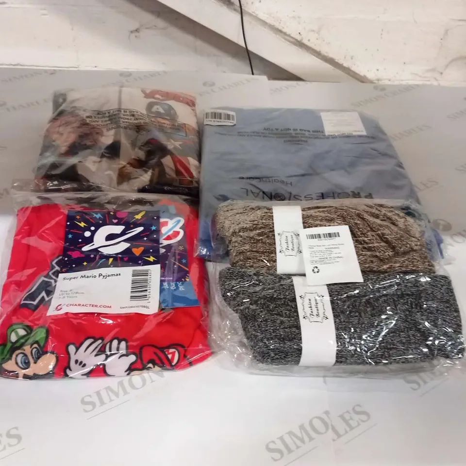 APPORXIMATELY 20 ITEMS OF ASSORTED CLOTHING AND ACCESSORIES TO INCLUDE;