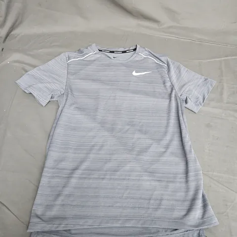 NIKE DRI-FIT RUNNING TEE IN GREY - SMALL