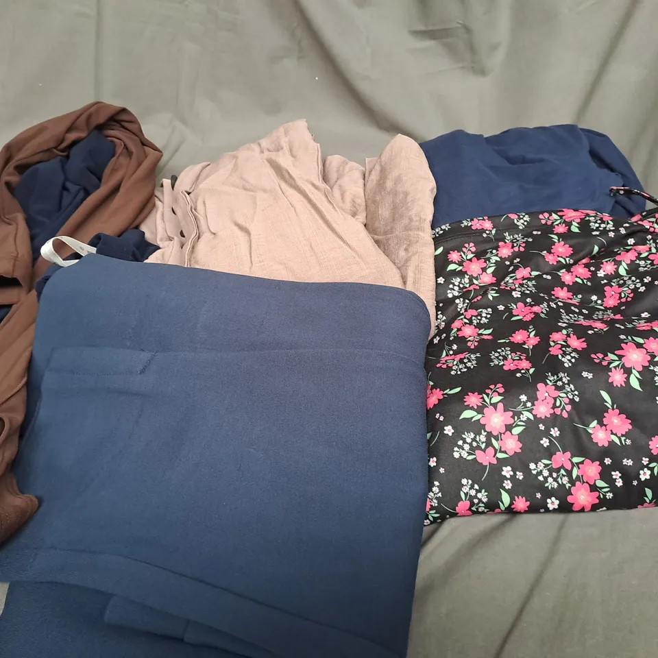 BOX OF APPROXIMATELY 15 ASSORTED CLOTHING ITEMS TO INCLUDE PANTS, DRESSES AND JUMPER