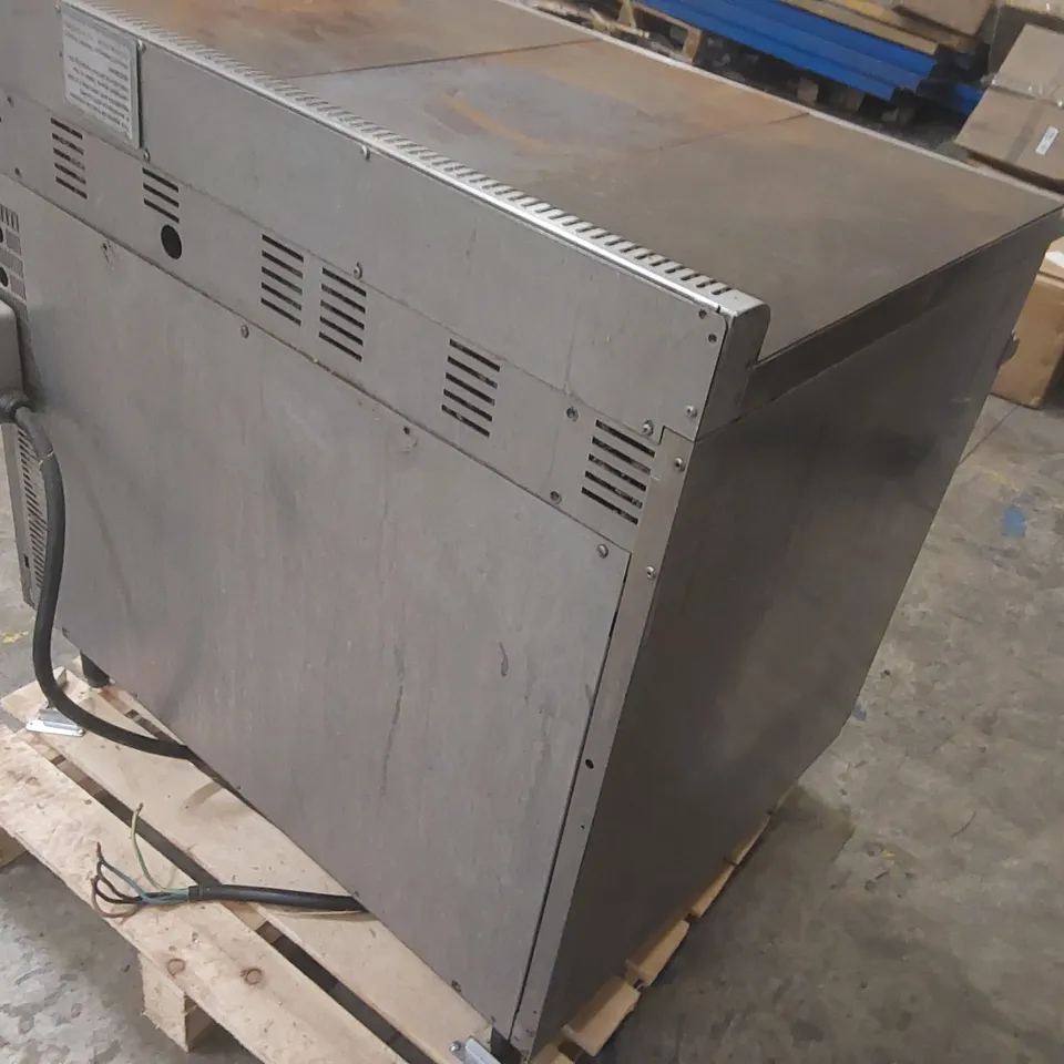 MOORWOOD VULCAN 3-PLATE ELECTRIC RANGE OVEN